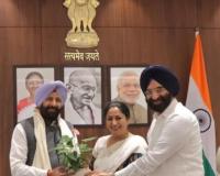  ਕੇਵਲ ਸਿੰਘ ਢਿੱਲੋਂ ਨੇ ਦਿੱਲੀ ਦੀ ਮੁੱਖ ਮੰਤਰੀ ਰੇਖਾ ਗੁਪਤਾ ਨਾਲ ਮੁਲਾਕਾਤ ਕੀਤੀ 